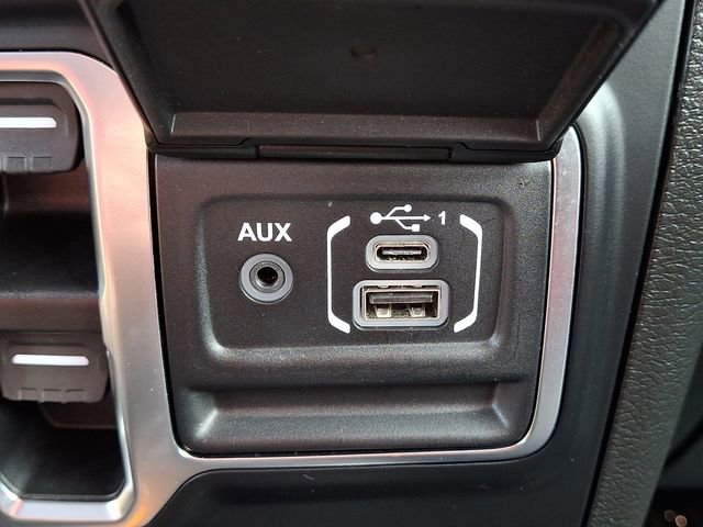 Used 2023 Jeep Wrangler Unlimited Sahara w/ Cold Weather Group AWD/4WD image 23