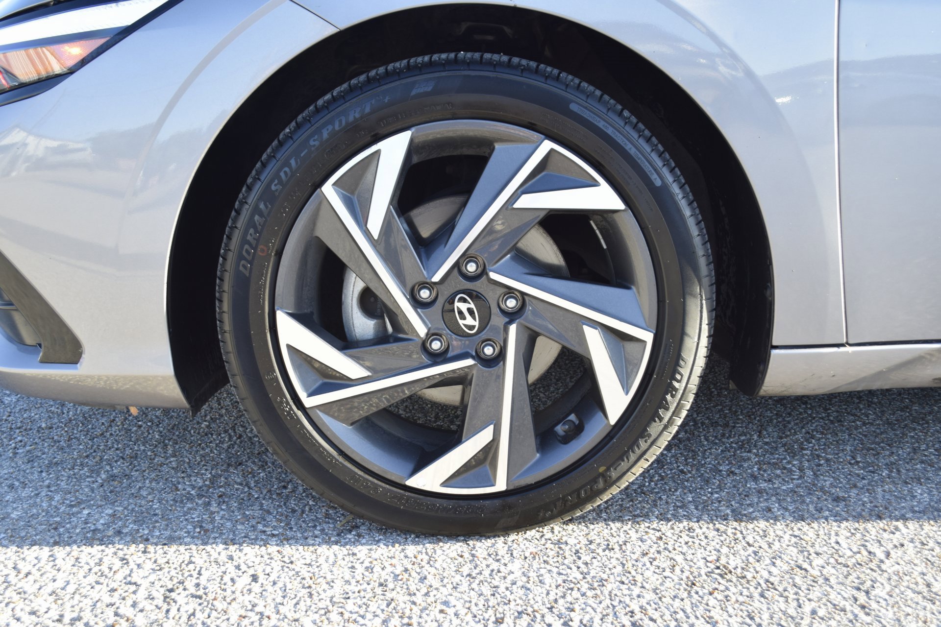 Used 2024 Hyundai Elantra Limited image 25