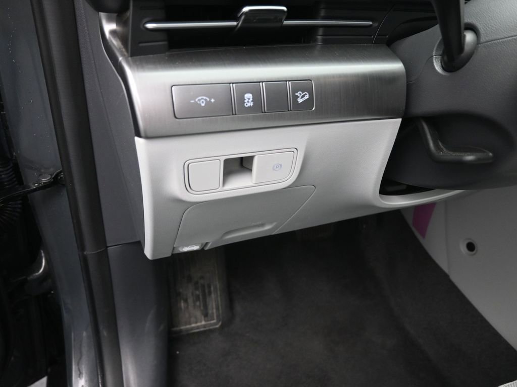 Used 2025 Hyundai Kona SEL FWD image 21