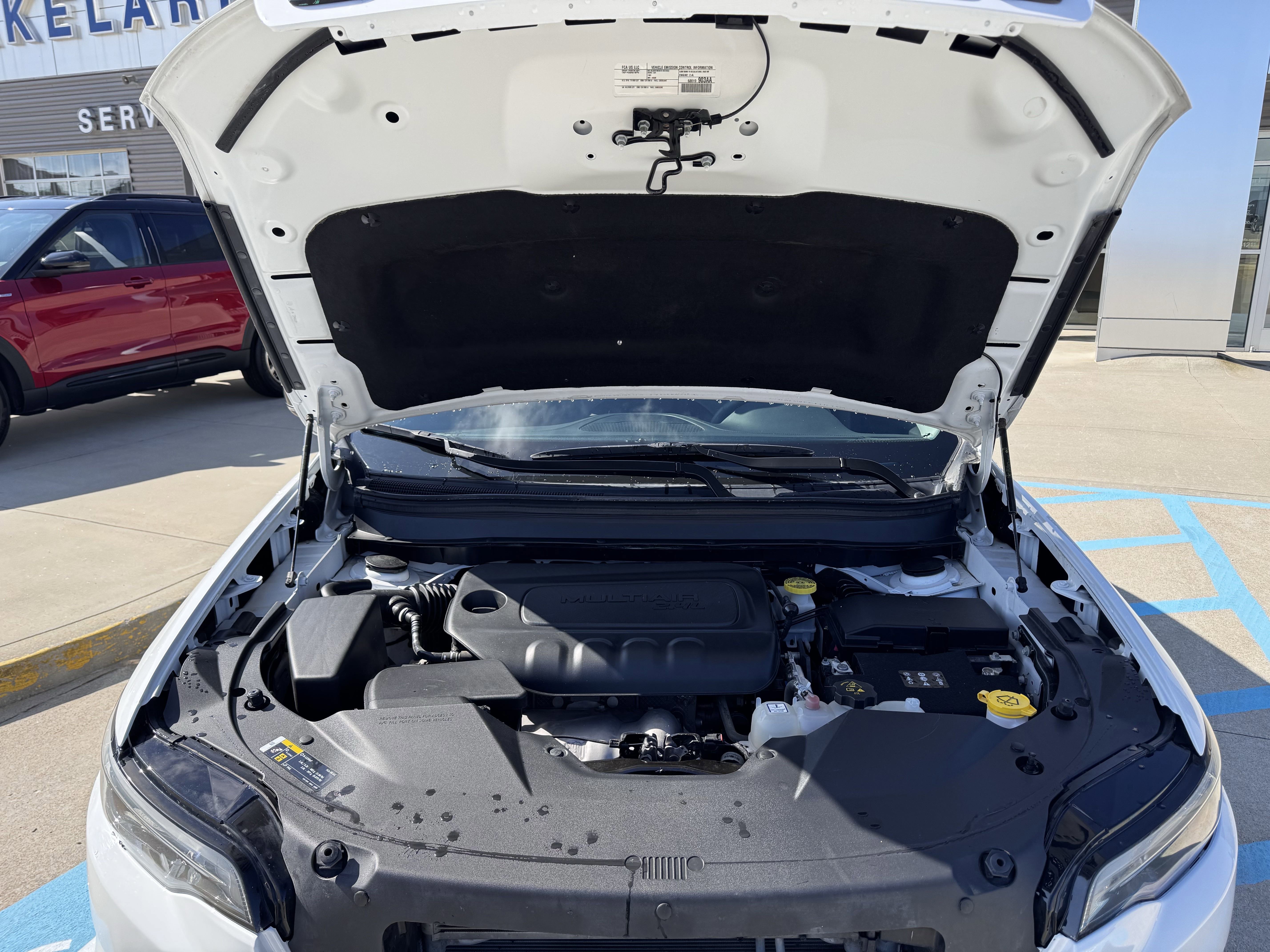 Used 2023 Jeep Cherokee Altitude Lux image 44