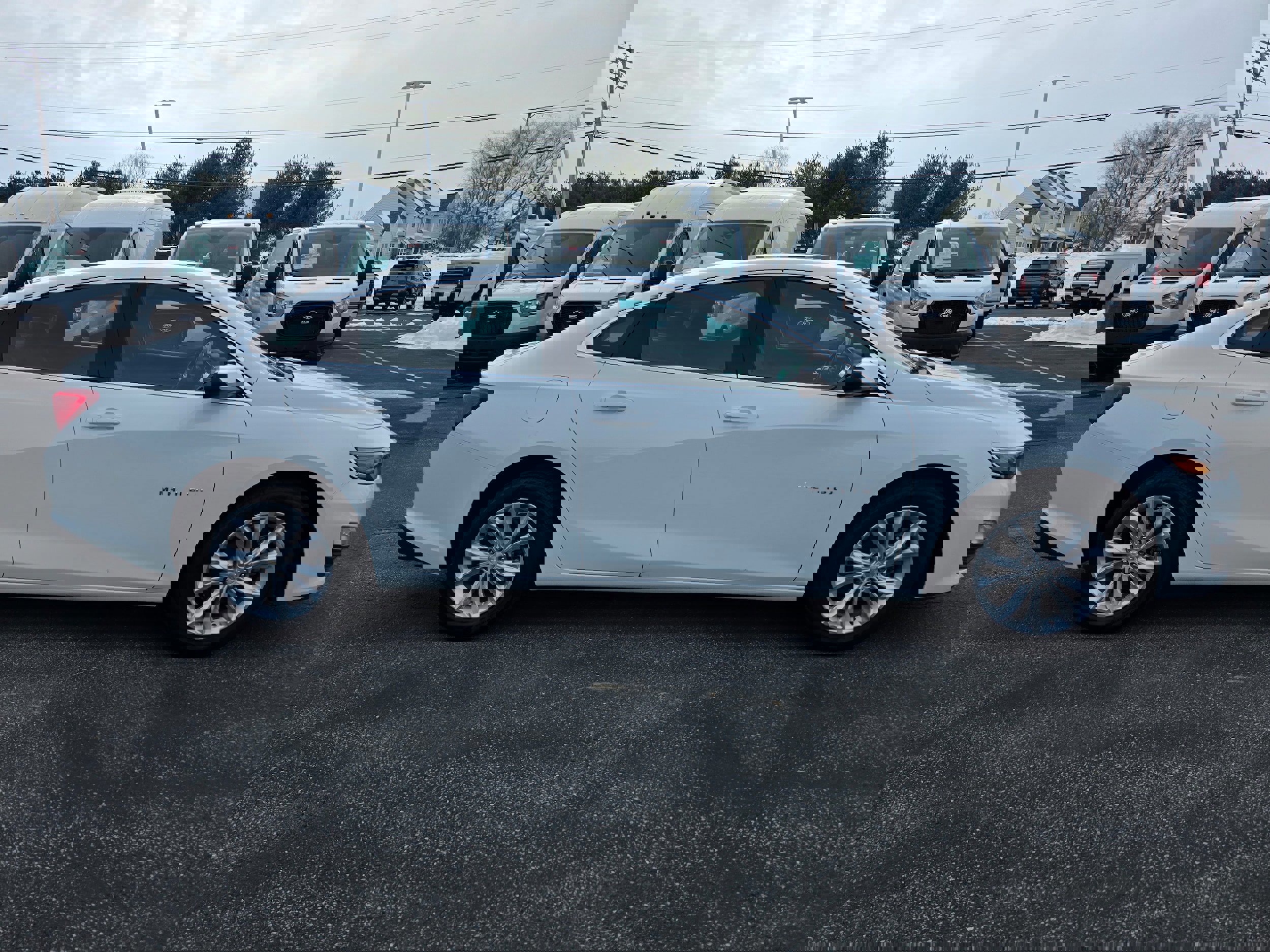 Used 2024 Chevrolet Malibu LT image 2