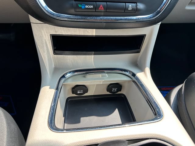 Used 2020 Dodge Grand Caravan SXT FWD image 25