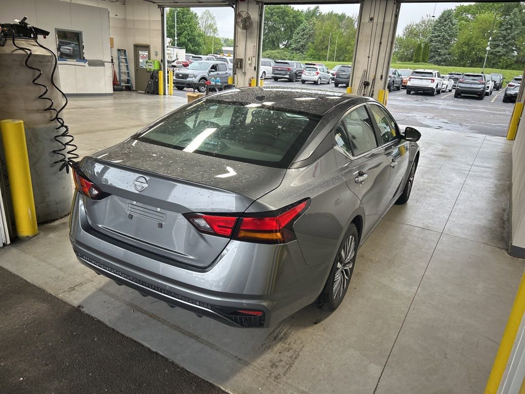 Used 2025 Nissan Altima 2.5 SV FWD image 6