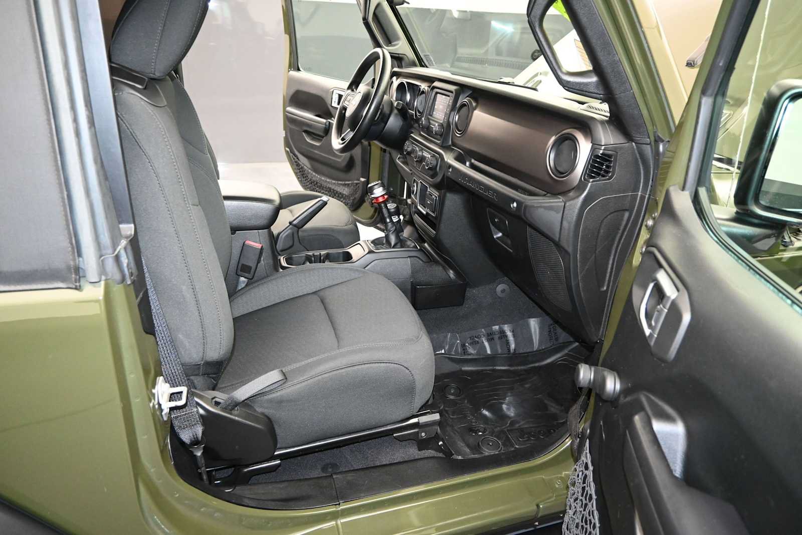 Used 2020 Jeep Wrangler Sport AWD/4WD image 14