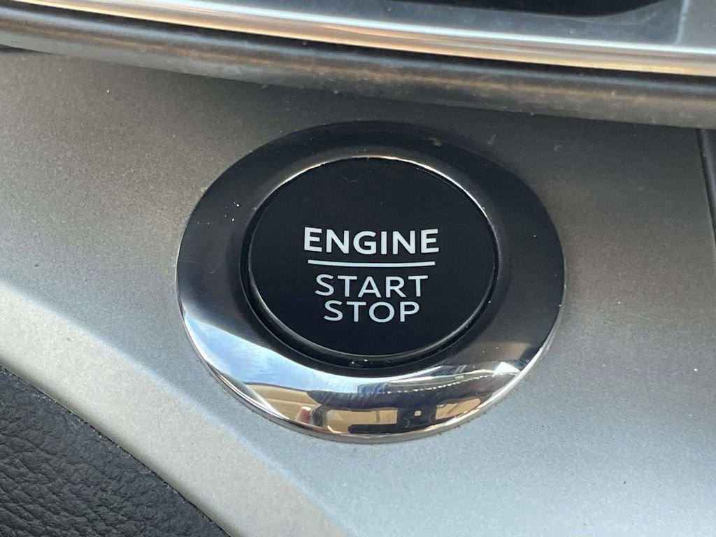 Certified 2022 Ford Explorer XLT w/ Equipment Group 202A image 25