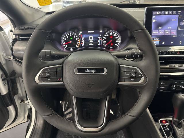 Used 2026 Jeep Compass Latitude AWD/4WD image 16