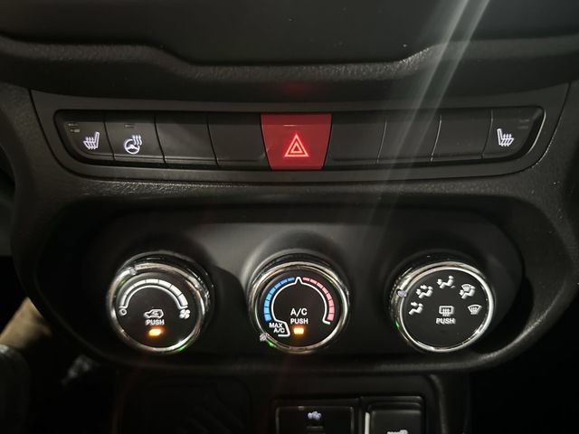 Used 2017 Jeep Renegade Latitude w/ Cold Weather Group FWD image 21