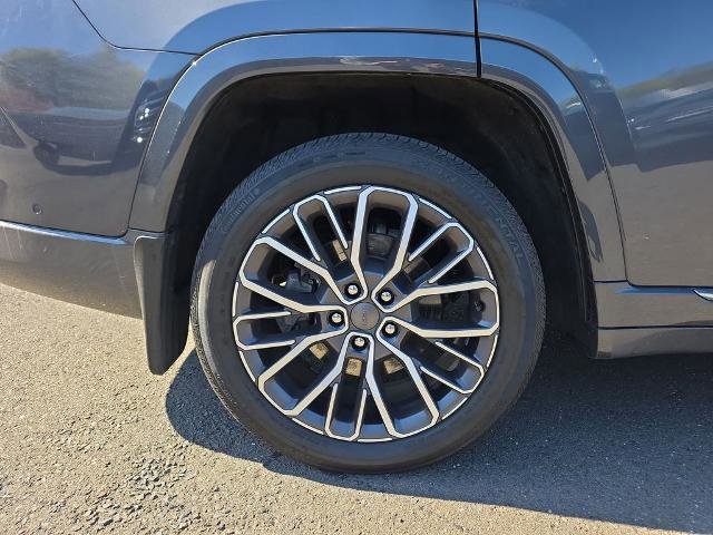 Used 2023 Jeep Grand Cherokee L Summit AWD/4WD image 12