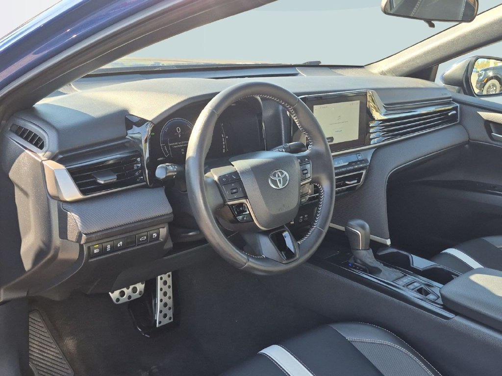 Used 2025 Toyota Camry SE FWD image 13