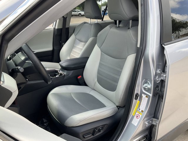 Used 2019 Toyota RAV4 Limited w/ Cold Weather Package FWD image 8