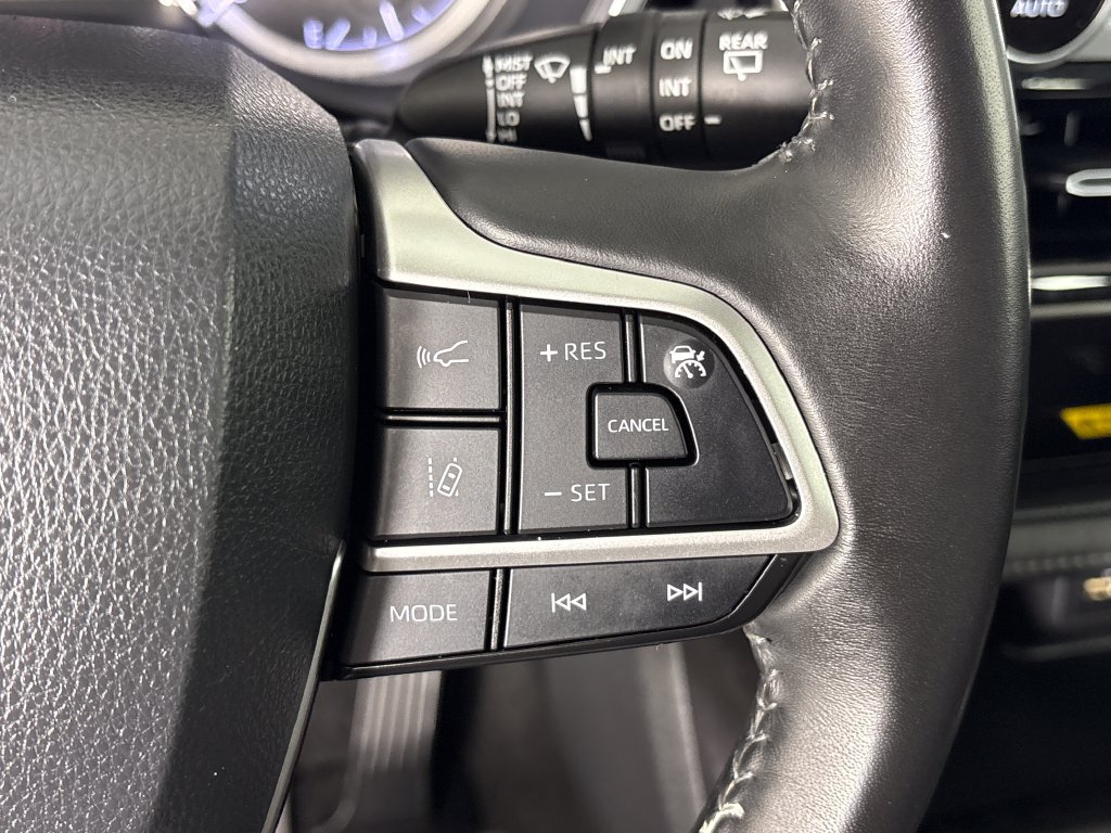 Used 2023 Toyota Highlander XLE FWD image 19