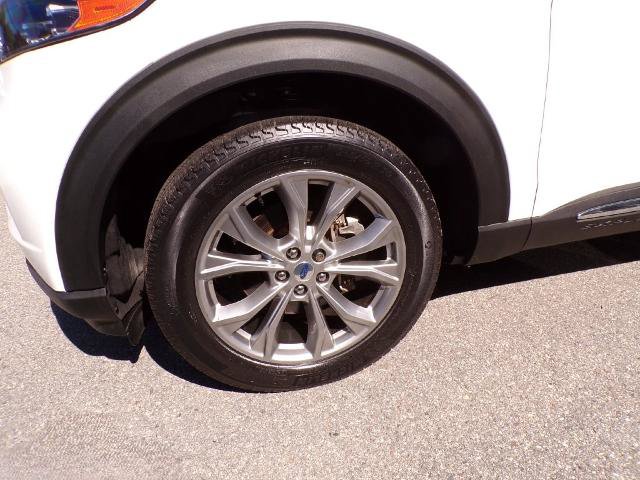 Certified 2022 Ford Explorer XLT w/ Equipment Group 202A AWD/4WD image 4