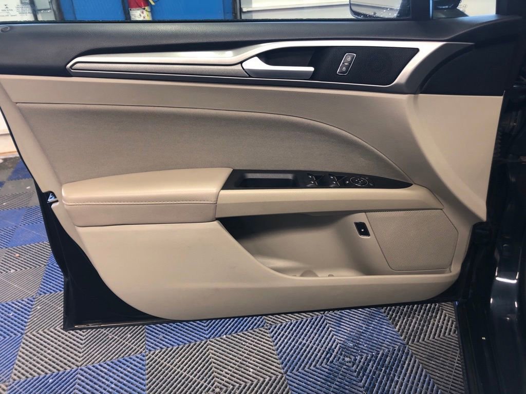 Certified 2020 Ford Fusion SE image 9