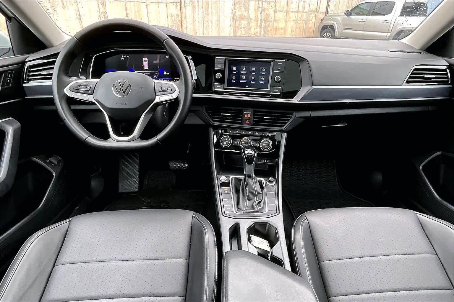Used 2023 Volkswagen Jetta SE FWD image 15
