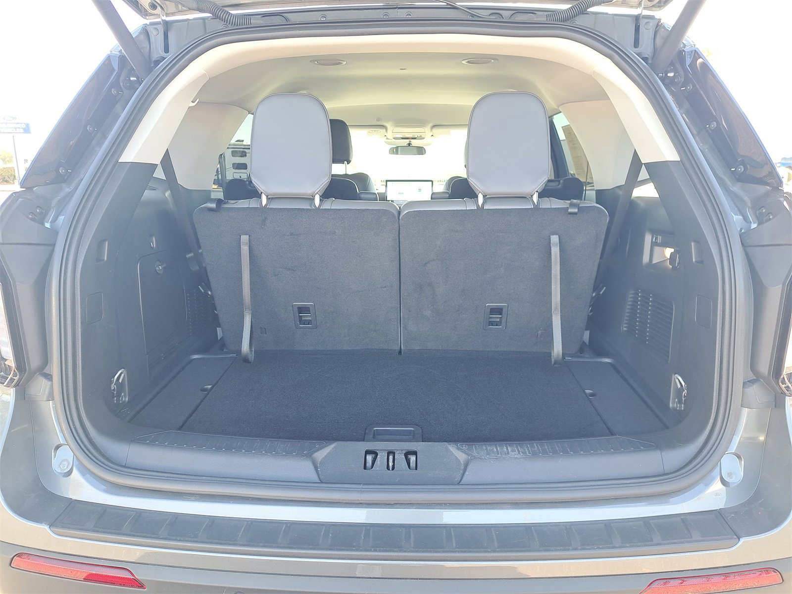 Certified 2025 Ford Explorer Active w/ Active Comfort Package image 8