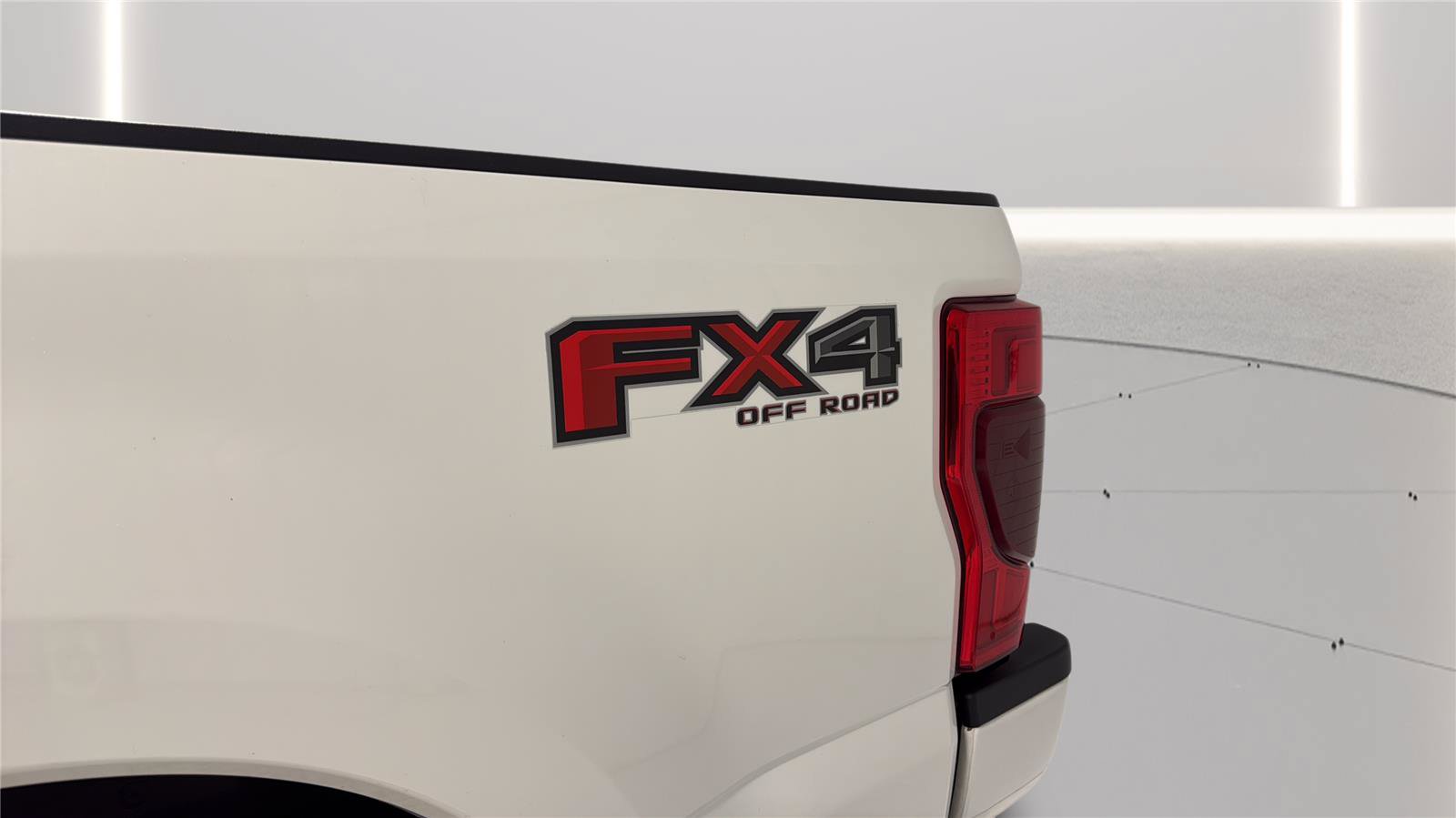 Certified 2022 Ford F250 Limited w/ FX4 Off-Road Package AWD/4WD image 31