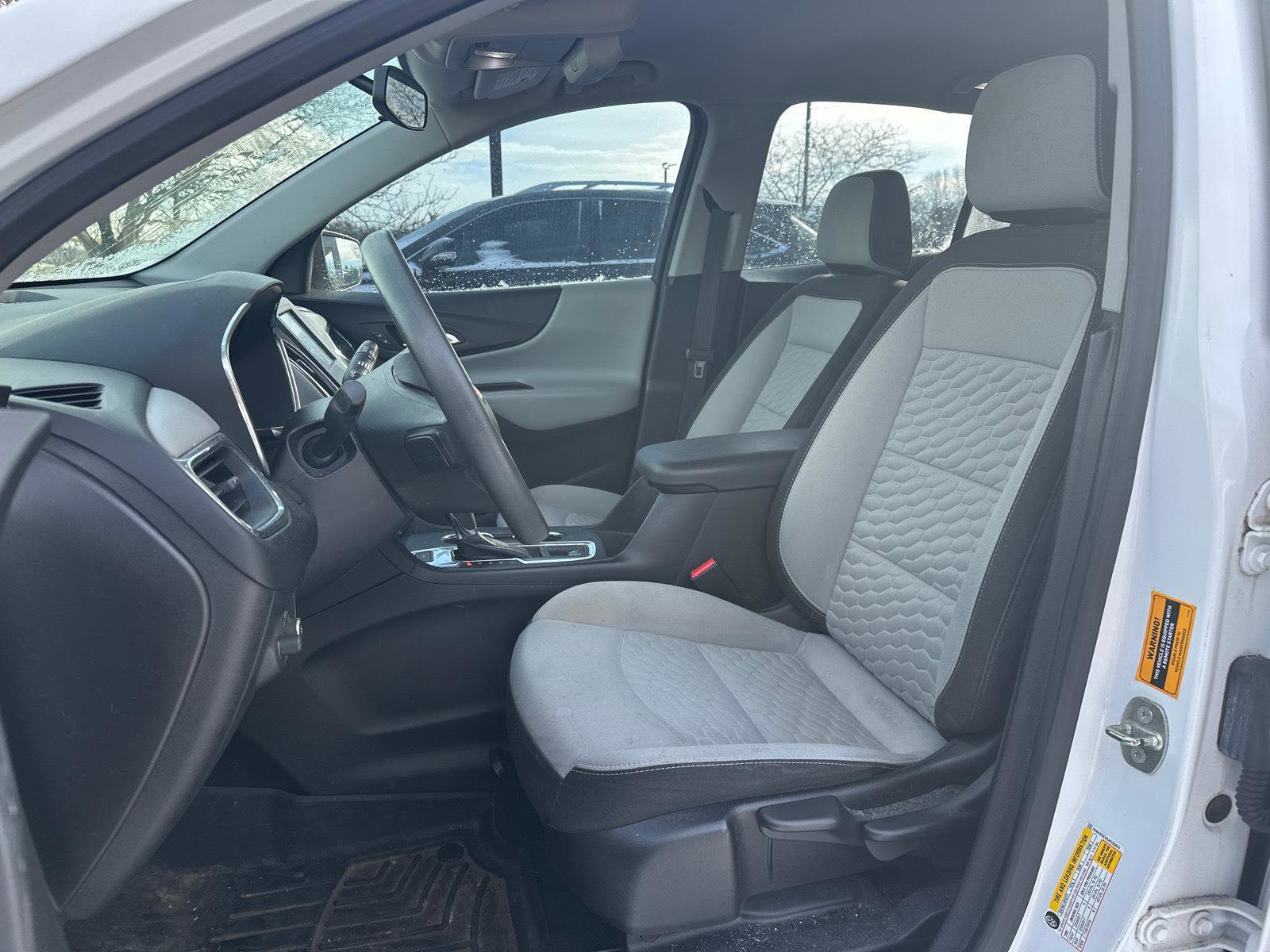 Used 2018 Chevrolet Equinox LS image 3