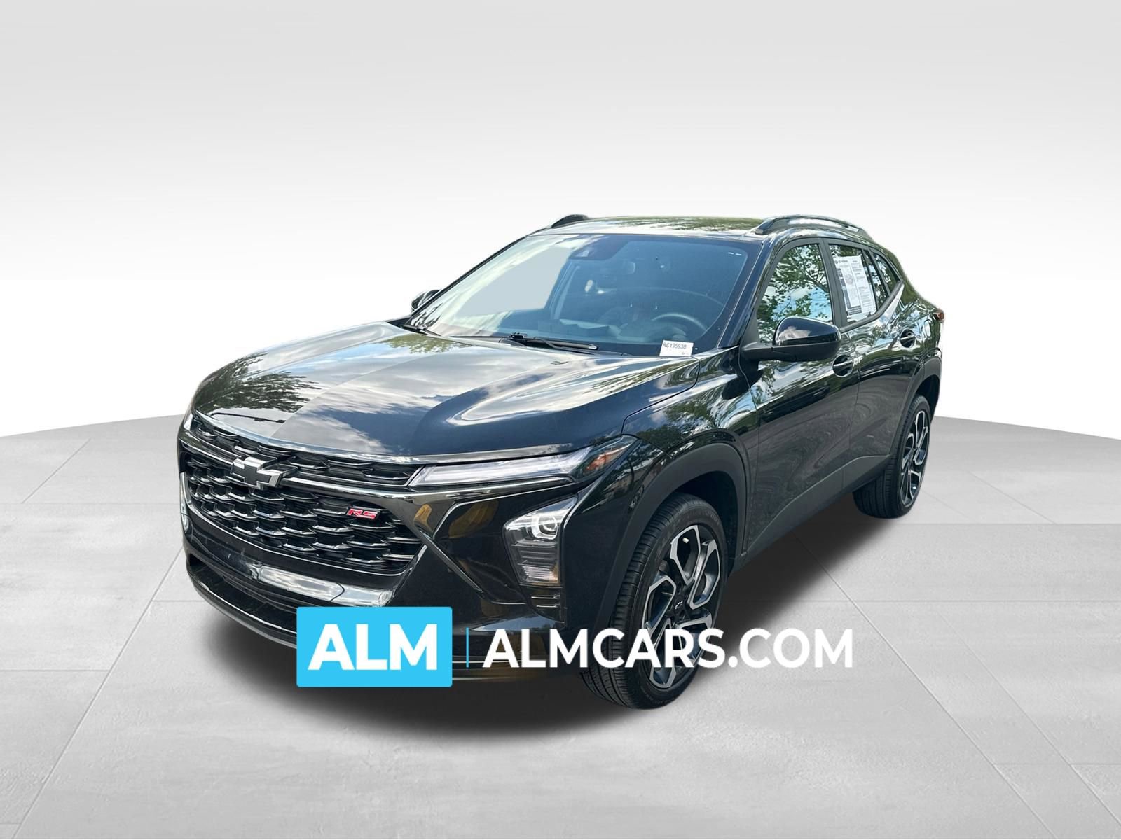 Used 2024 Chevrolet Trax RS FWD image 1