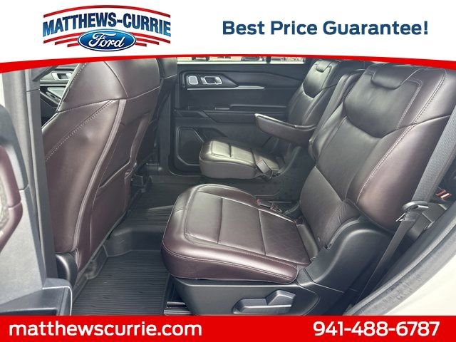 Certified 2025 Ford Explorer Platinum RWD image 12