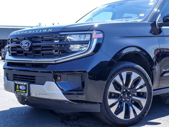 Certified 2025 Ford Expedition Platinum w/ Driver's Package AWD/4WD image 2