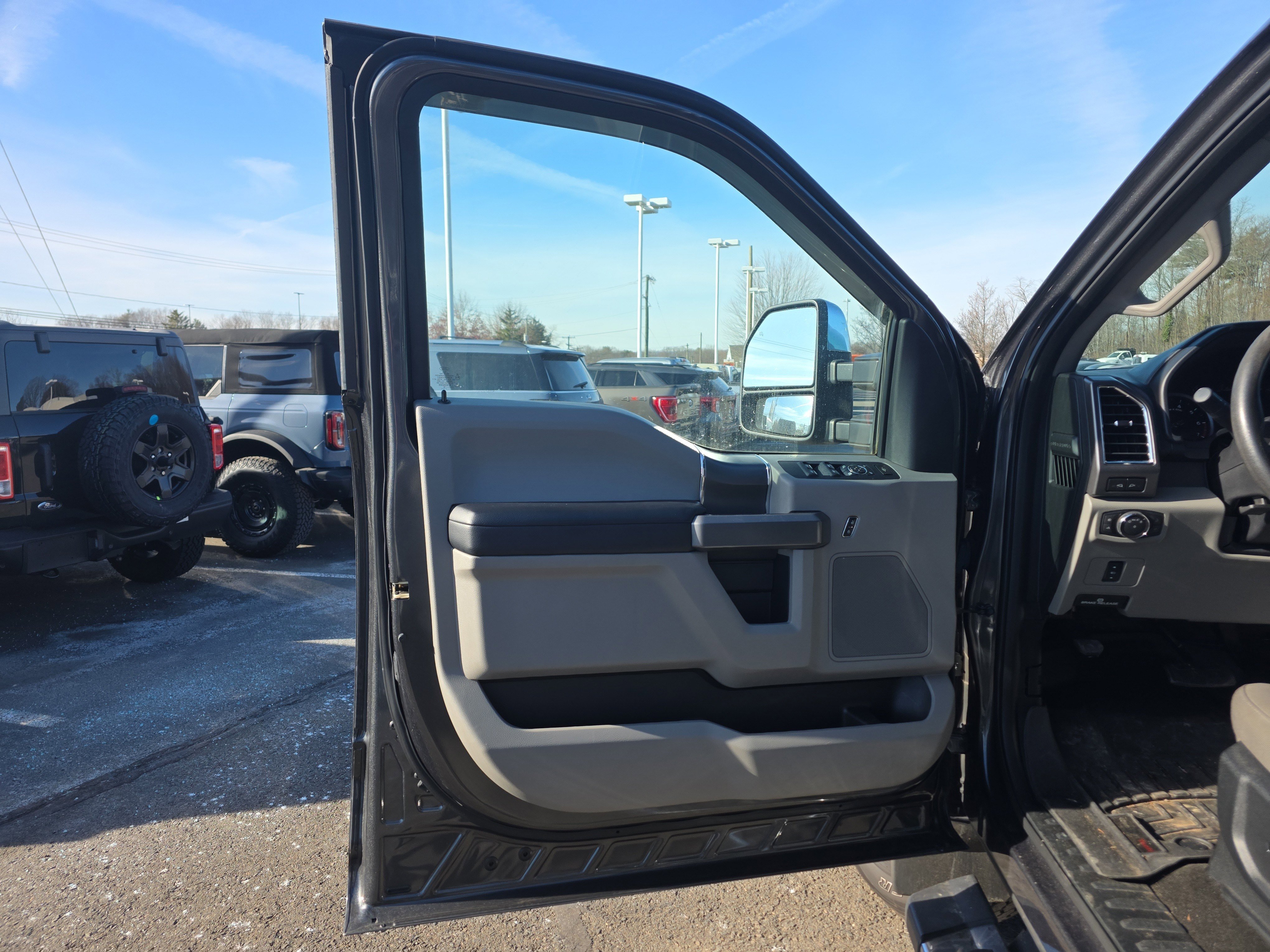 Certified 2018 Ford F250 XLT w/ XLT Premium Package image 26