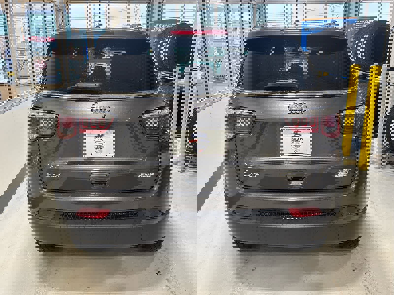 Used 2018 Jeep Compass Latitude w/ Cold Weather Group image 10