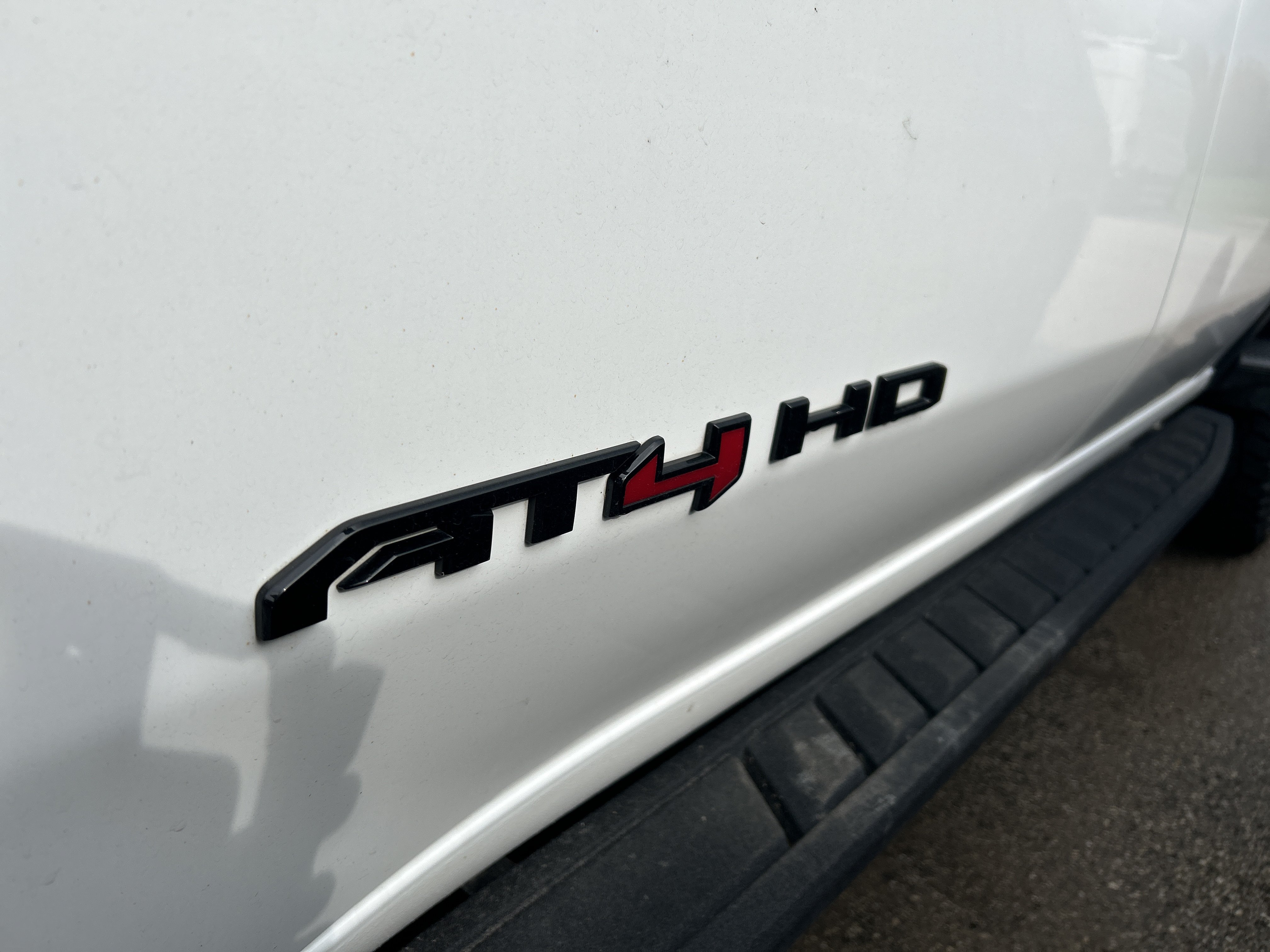 Used 2024 GMC Sierra 2500 AT4 w/ Technology Package AWD/4WD image 8