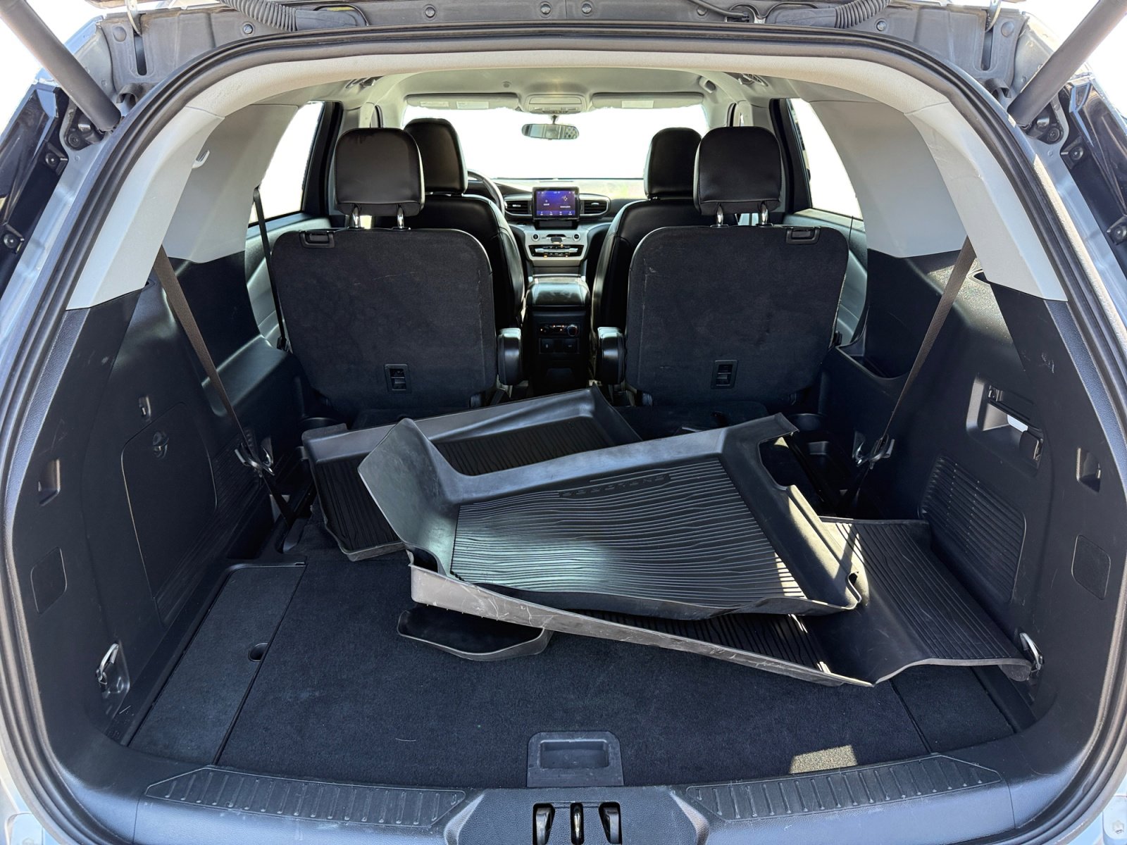Certified 2023 Ford Explorer XLT w/ Equipment Group 202A AWD/4WD image 17