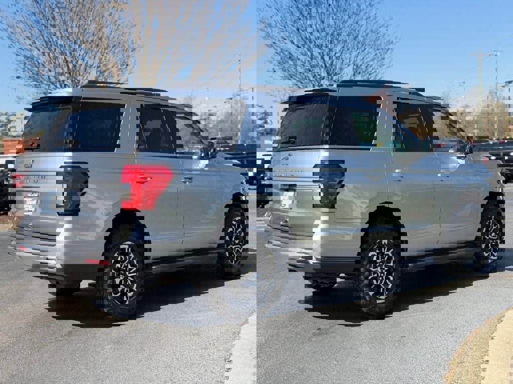 Certified 2024 Ford Expedition XLT image 3