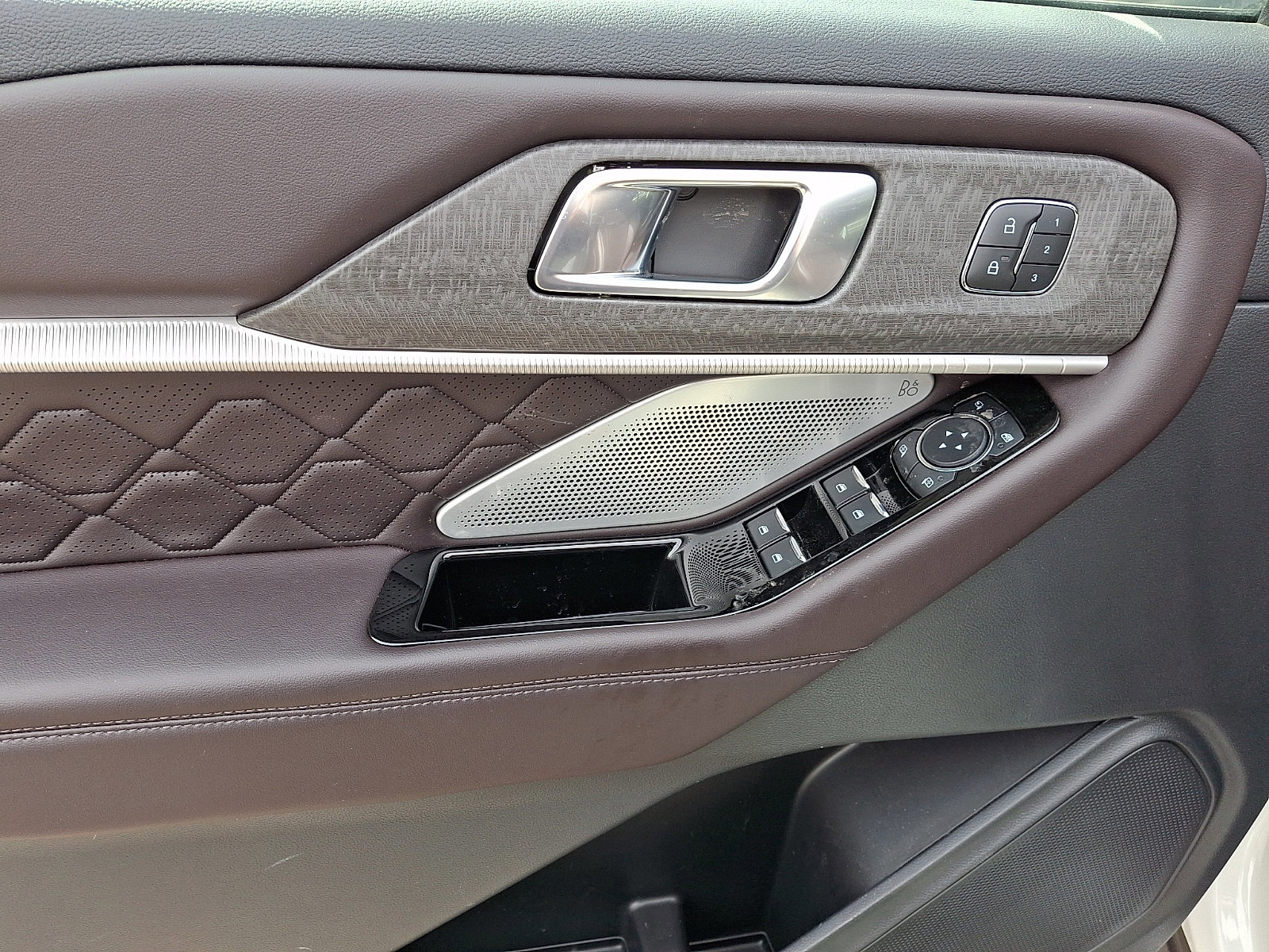 Certified 2025 Ford Explorer Platinum w/ LUX Leather Package image 14