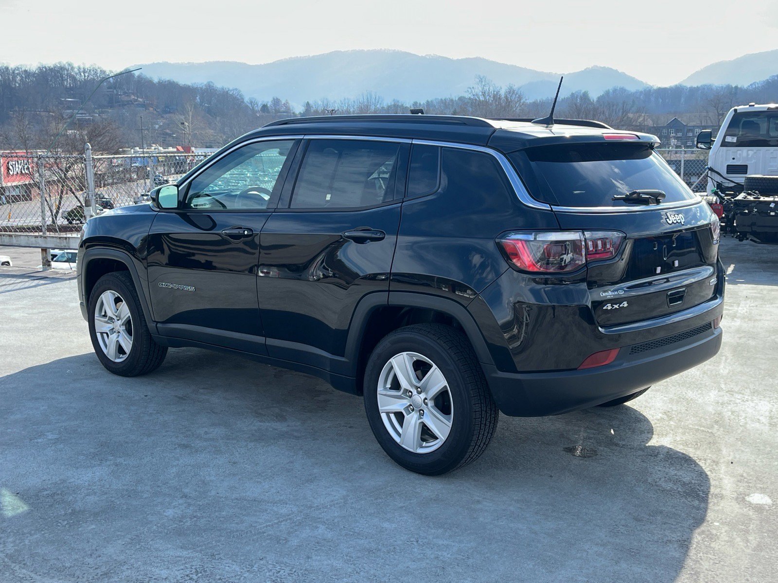 Used 2022 Jeep Compass Latitude image 4