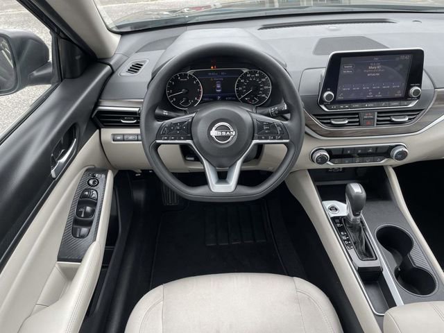 Used 2025 Nissan Altima 2.5 SV image 14