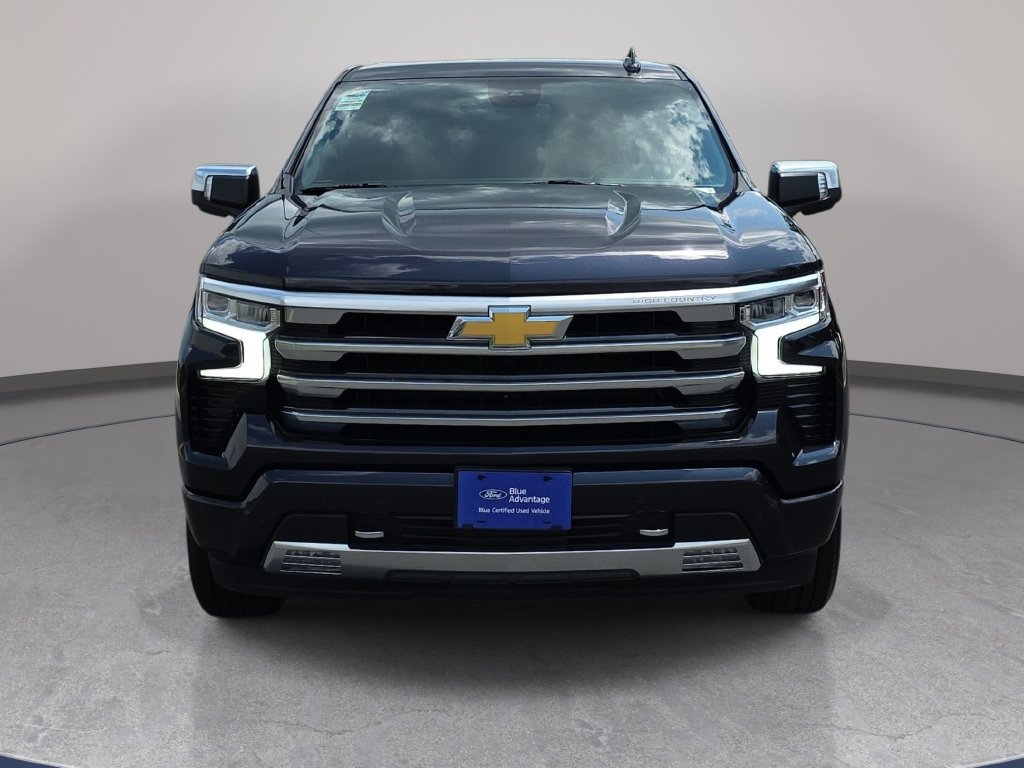 Used 2024 Chevrolet Silverado 1500 High Country w/ Z71 Off-Road Package AWD/4WD image 2