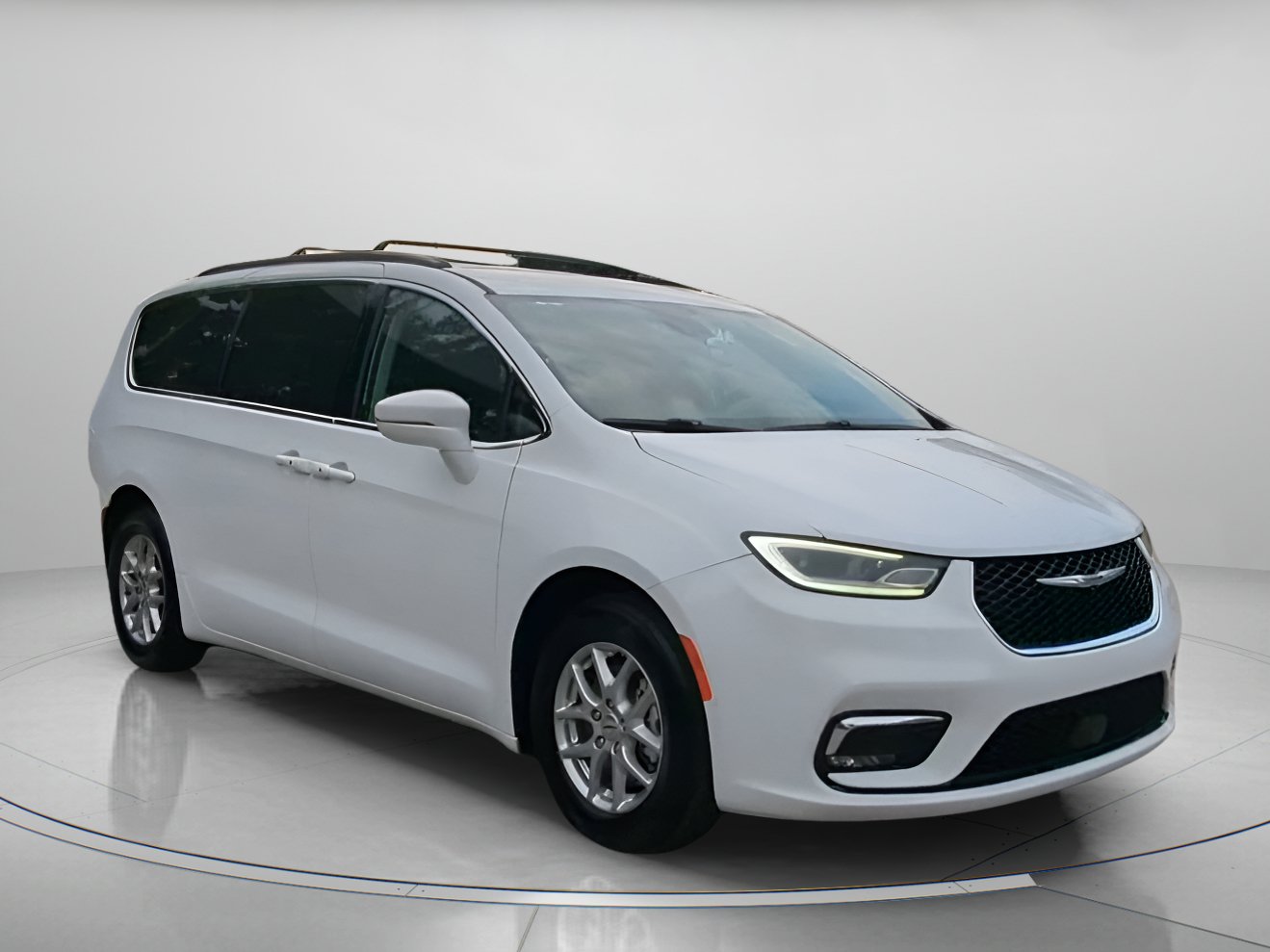 Used 2022 Chrysler Pacifica Touring-L FWD image 2