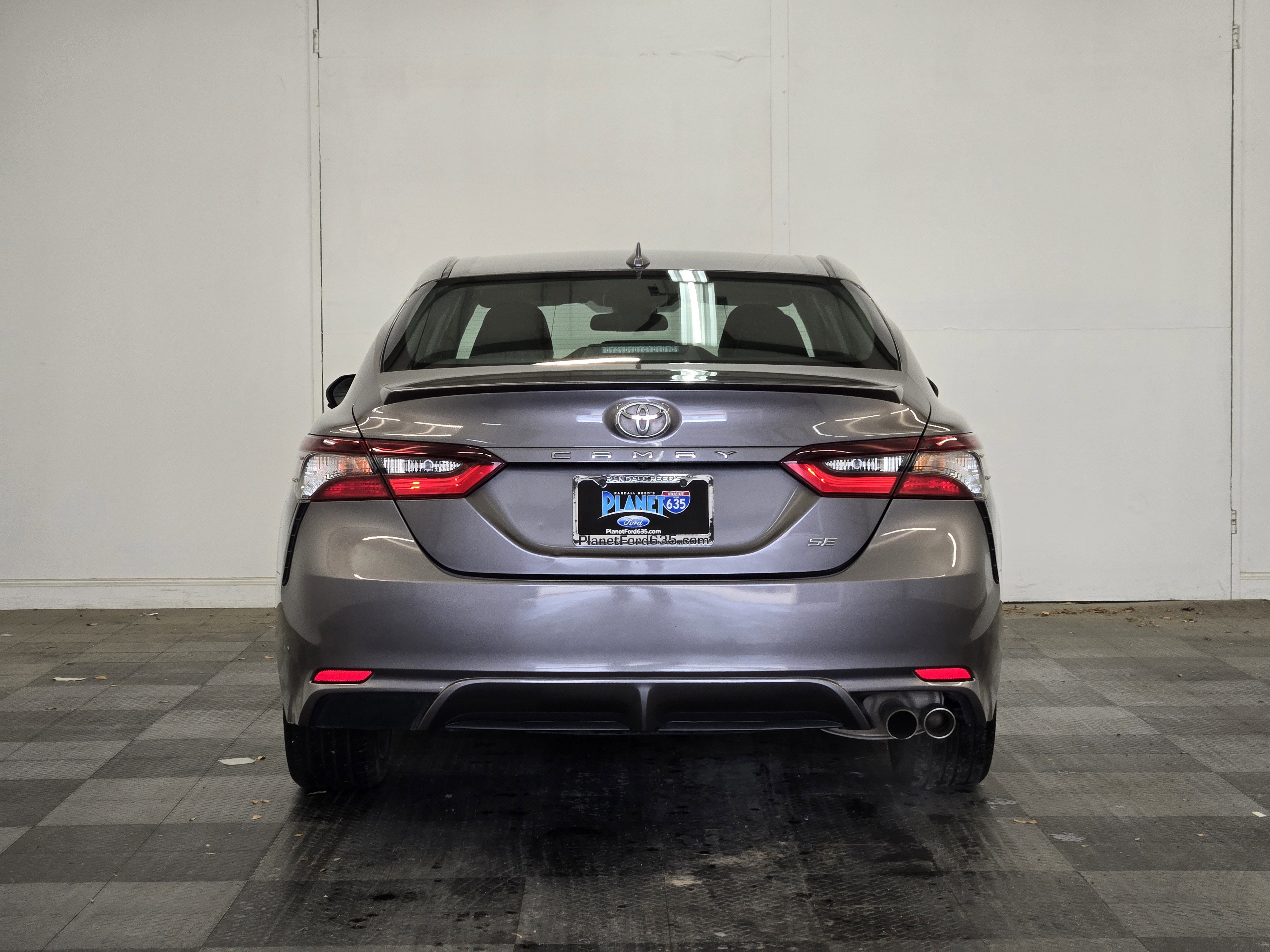 Used 2021 Toyota Camry SE FWD video 3