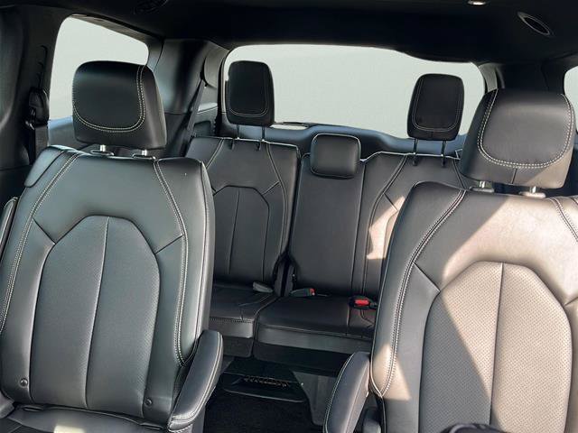 Used 2025 Chrysler Pacifica Select FWD image 15