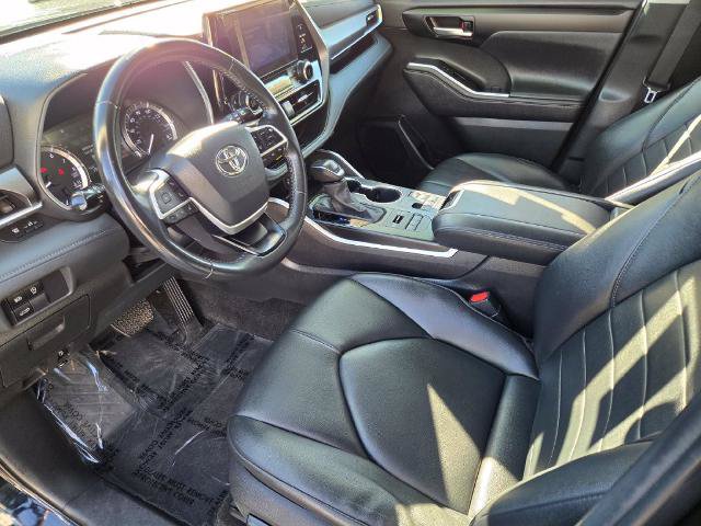 Used 2024 Toyota Highlander XLE AWD/4WD image 14