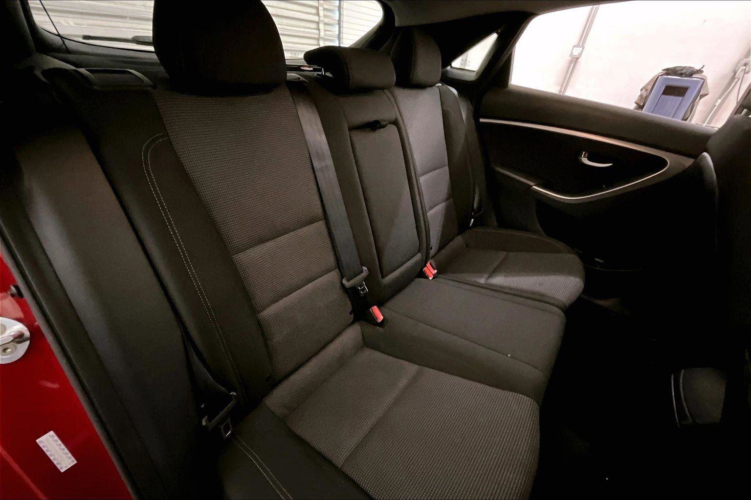 Used 2017 Hyundai Elantra GT image 26