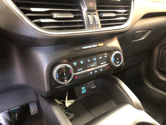 Certified 2022 Ford Escape Titanium AWD/4WD image 18