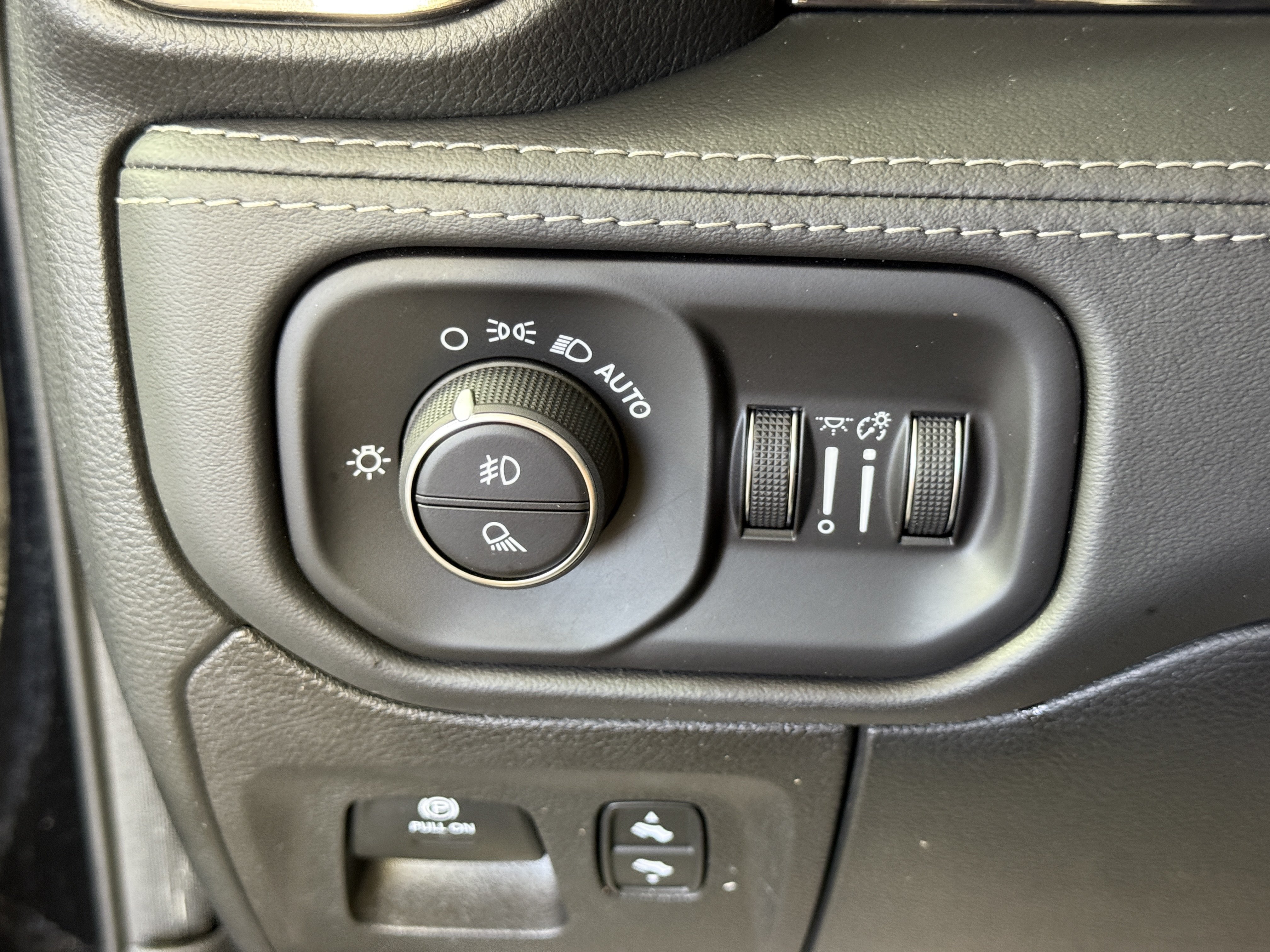 Used 2022 RAM 1500 Limited AWD/4WD image 23