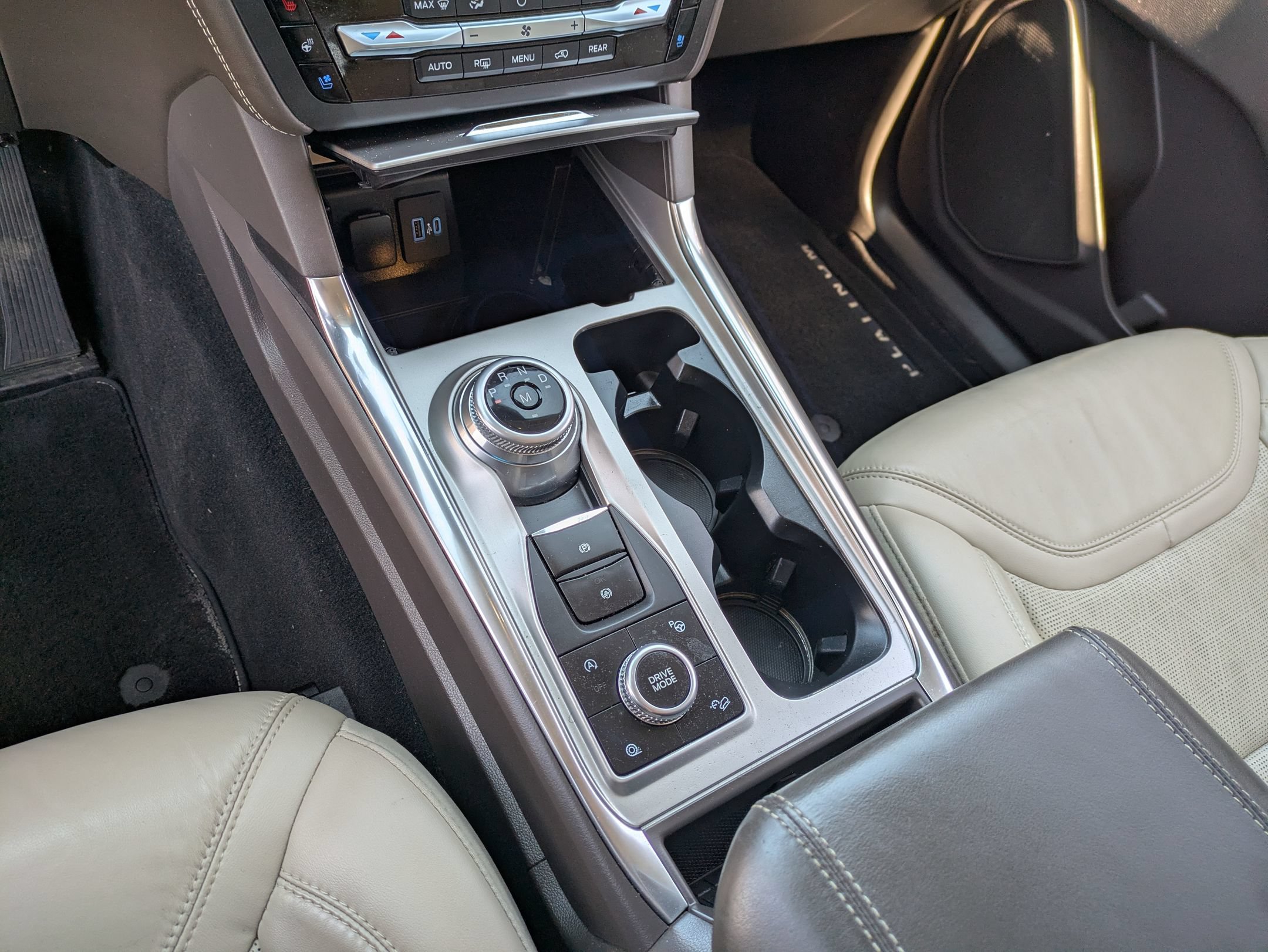 Certified 2020 Ford Explorer Platinum w/ Premium Technology Package AWD/4WD image 13