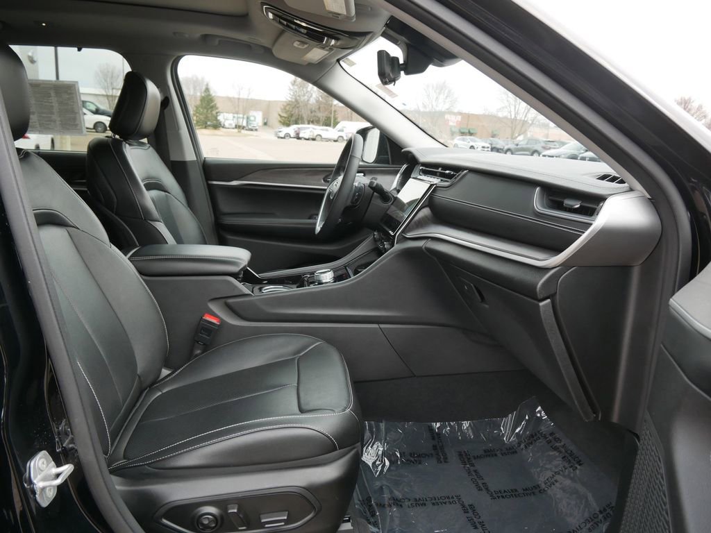 Used 2023 Jeep Grand Cherokee L Limited w/ Luxury Tech Group II AWD/4WD image 13