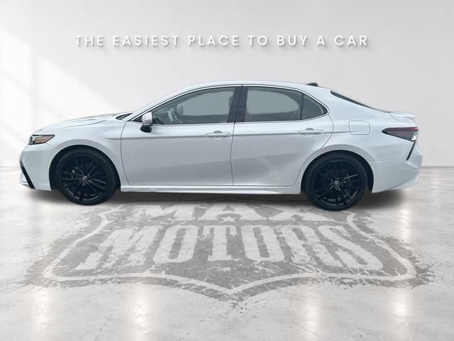 Used 2024 Toyota Camry XSE FWD image 4