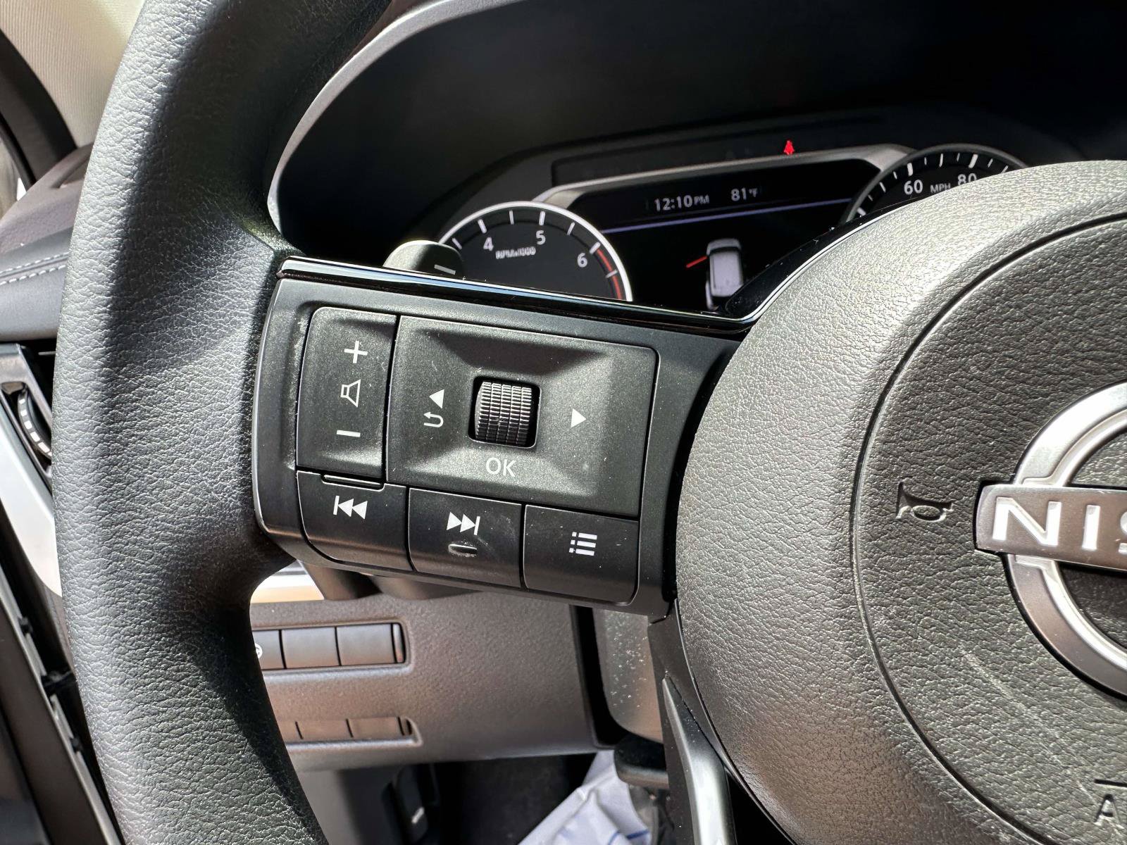 Used 2022 Nissan Rogue SV AWD/4WD image 32