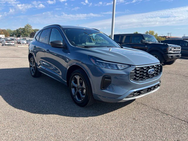 Certified 2024 Ford Escape ST-Line w/ Tech Pack #1 AWD/4WD image 3