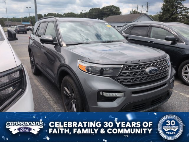 Certified 2022 Ford Explorer XLT w/ Equipment Group 202A AWD/4WD image 1