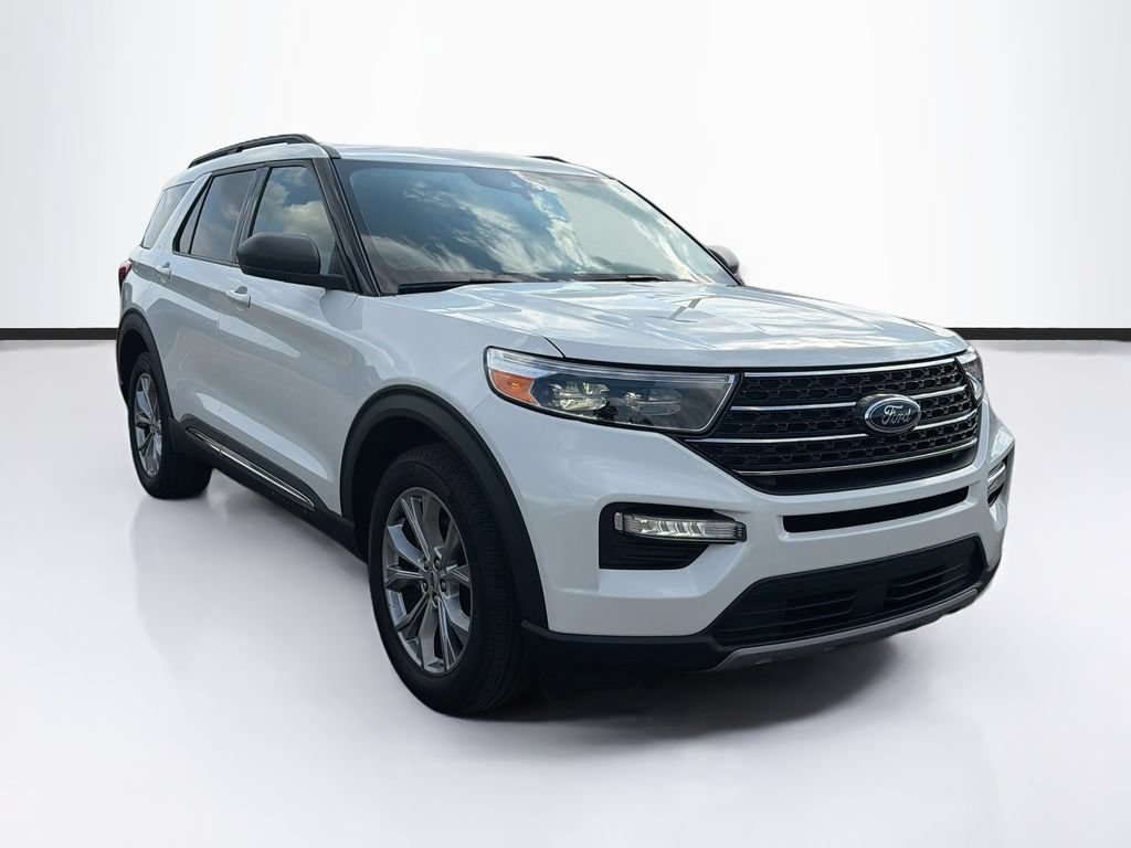 Certified 2024 Ford Explorer XLT w/ Equipment Group 202A AWD/4WD image 3