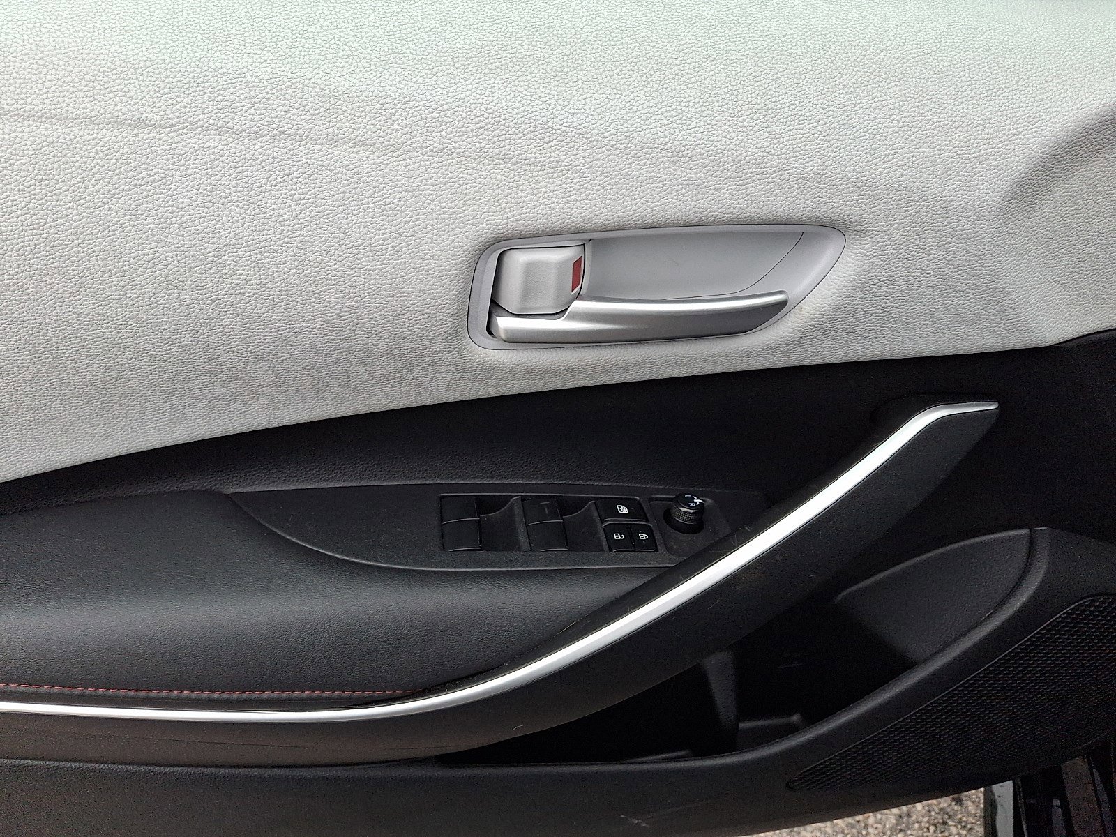 Used 2023 Toyota Corolla SE image 12