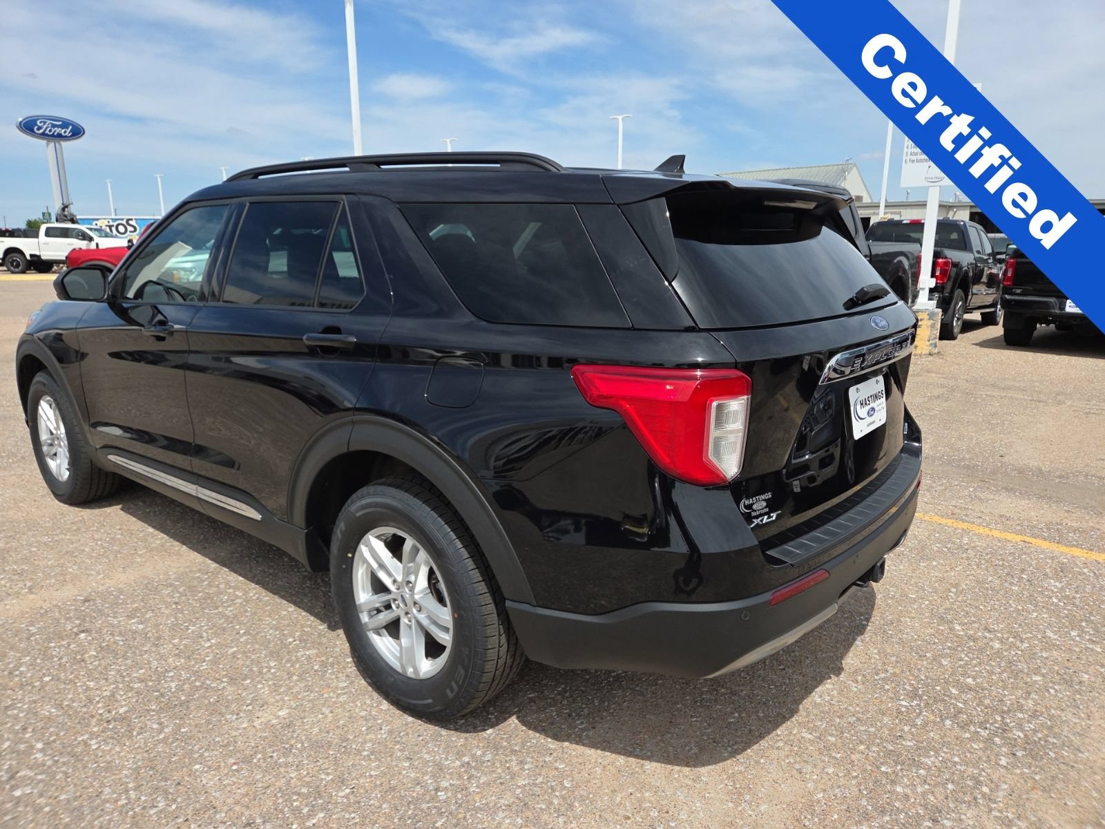 Certified 2023 Ford Explorer XLT w/ Equipment Group 202A AWD/4WD image 3