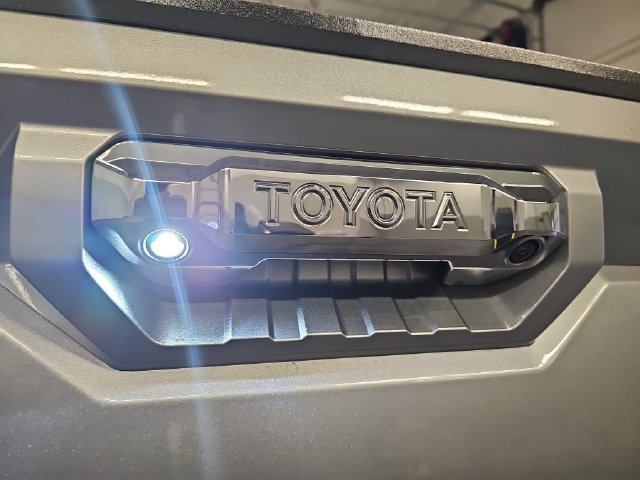 Used 2024 Toyota Tundra Limited AWD/4WD image 13